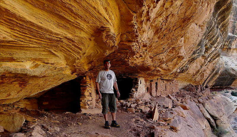 Anasazi Cliff Dwelling in Gravel Canyon