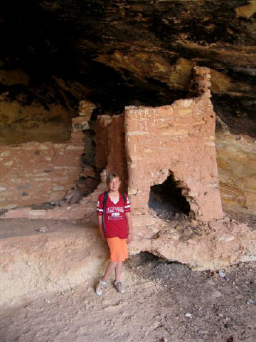 Sierra visiting the Anasazi Ruins