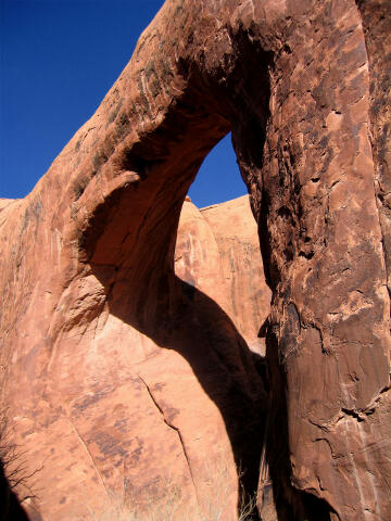 The complete arch is hard to photograph.