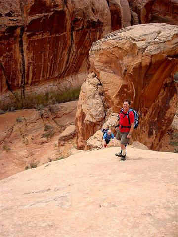 Hike to the rim is slightly exposed as it drops away on both sides with nice views.