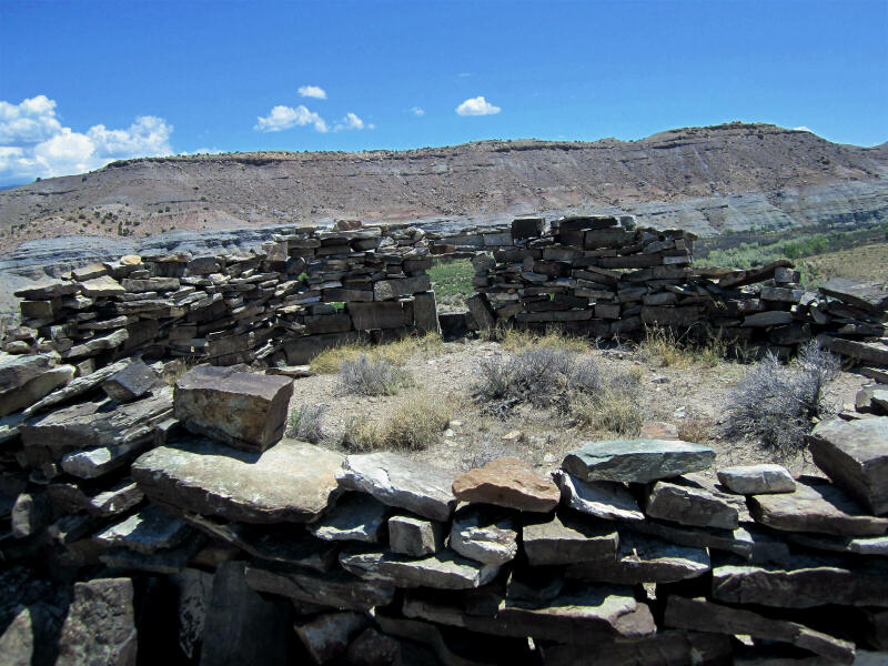 Grassy Knoll petroglyphs and ruin.